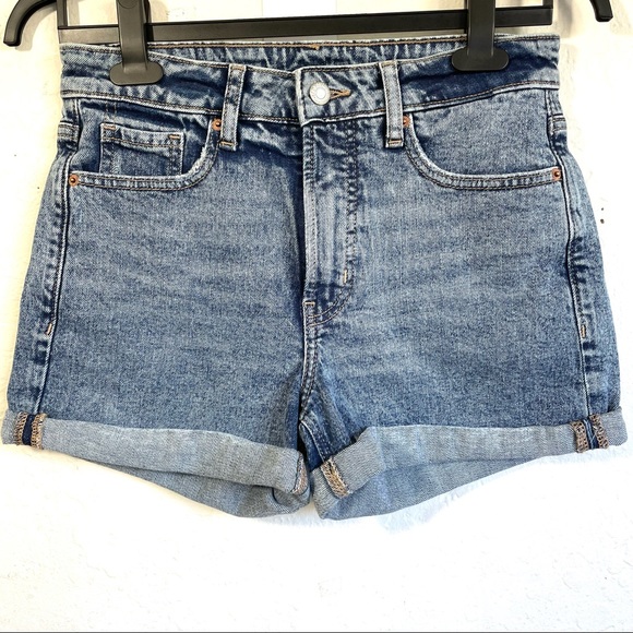 Old Navy Pants - Old Navy High Waisted Cuffed Shorty